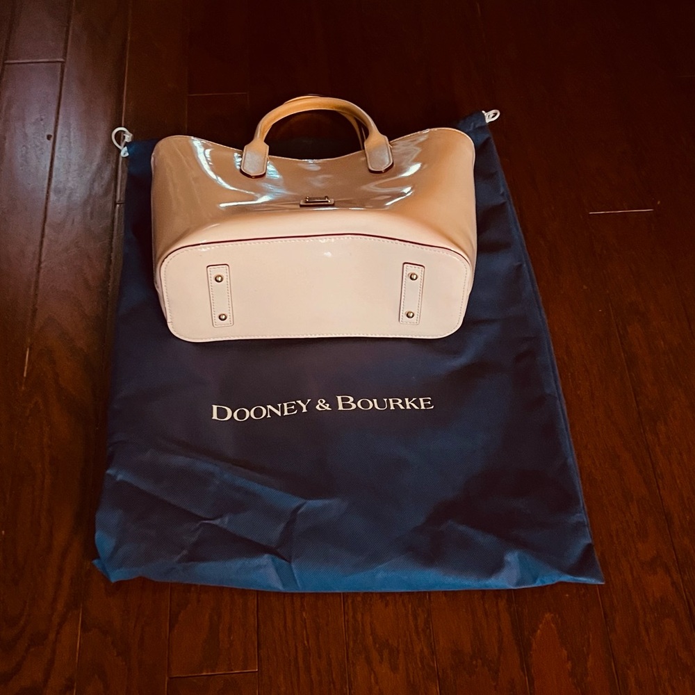 Dooney & Bourke - Picture 3 of 4